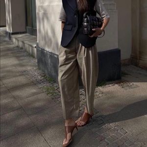 Ready 2 wear new tapered high waisted 🥕 pant S
